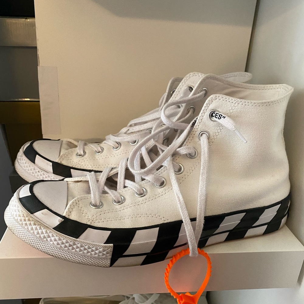 OFF WHITE CONVERSE SIZE 9